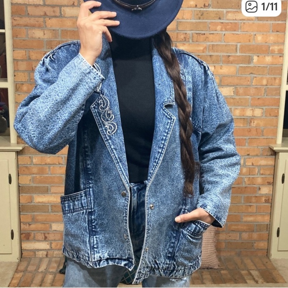 VINTAGE 80’s 90’s Acid Wash Denim Jacket Embroidered Padded Shoulders Women M